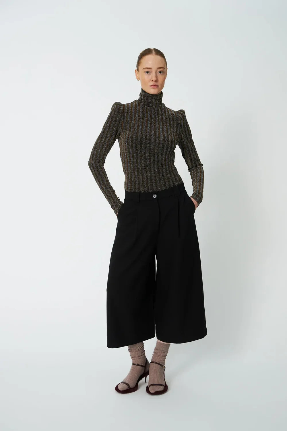 Stella Nova Cropped Pant in Black