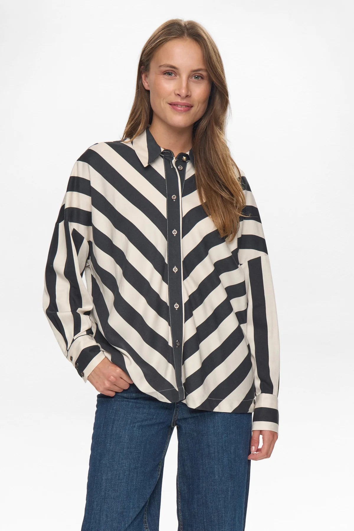 Numph Numinzu Stripe Shirt In Caviar