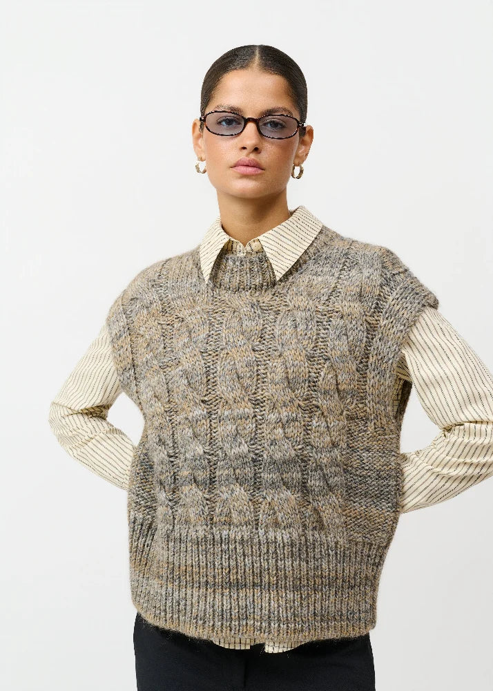 Creton Crjenni Knit Vest in Grey Melange