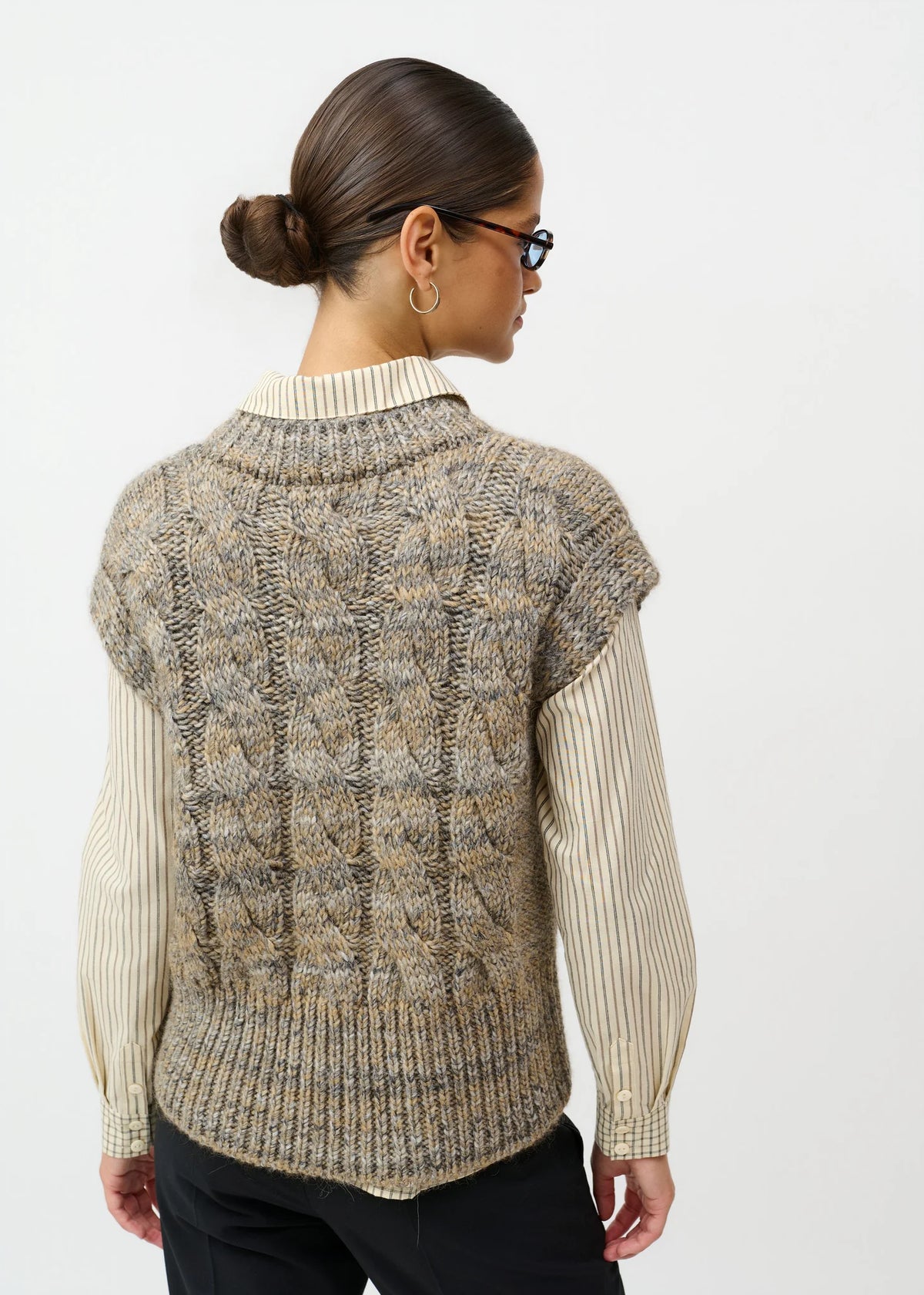 Creton Crjenni Knit Vest in Grey Melange