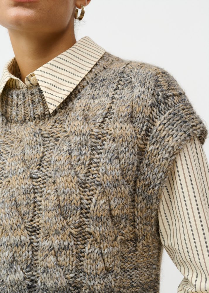 Creton Crjenni Knit Vest in Grey Melange