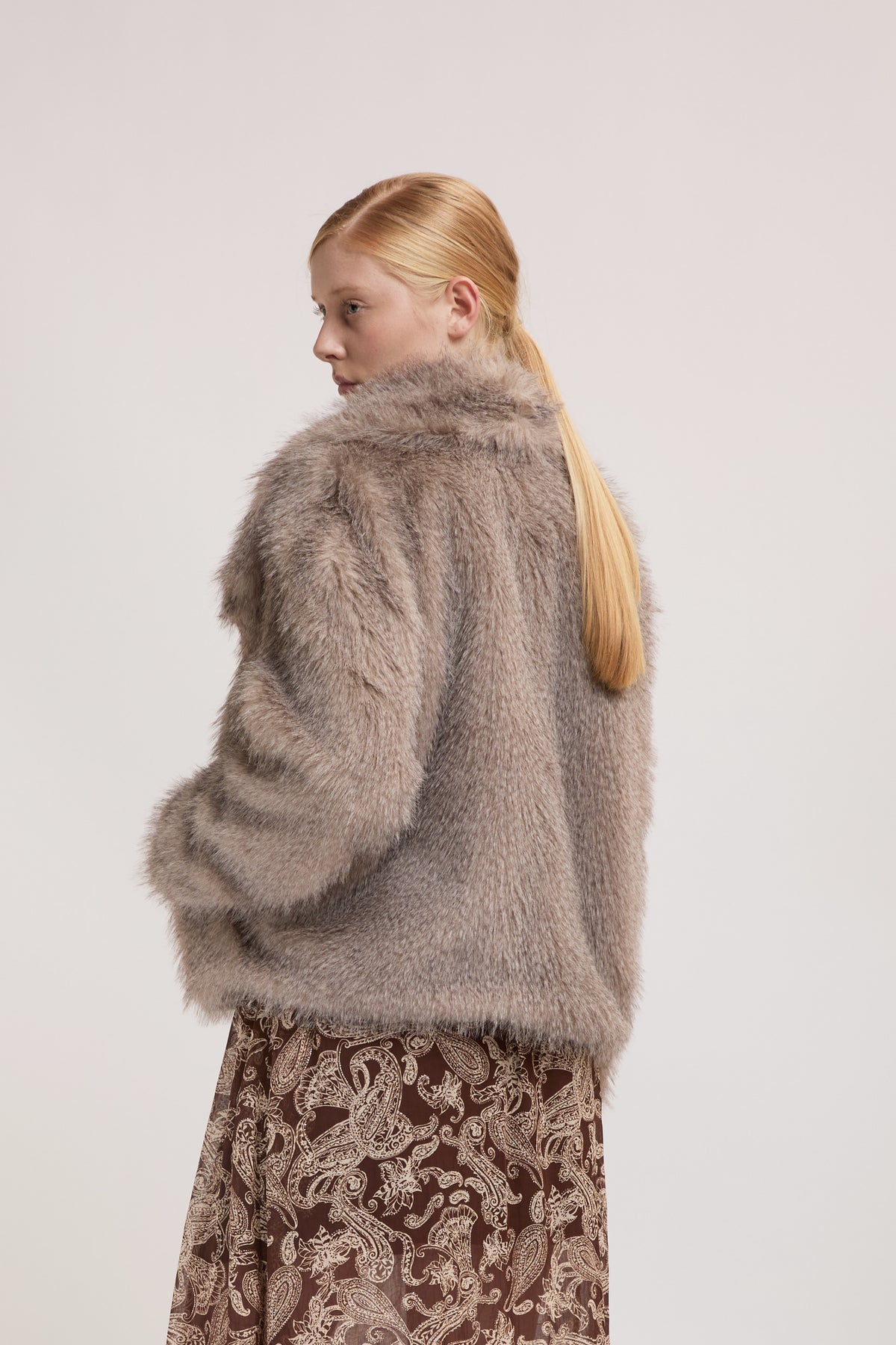 Eleh Faux Fur Jacket in Grey 260123