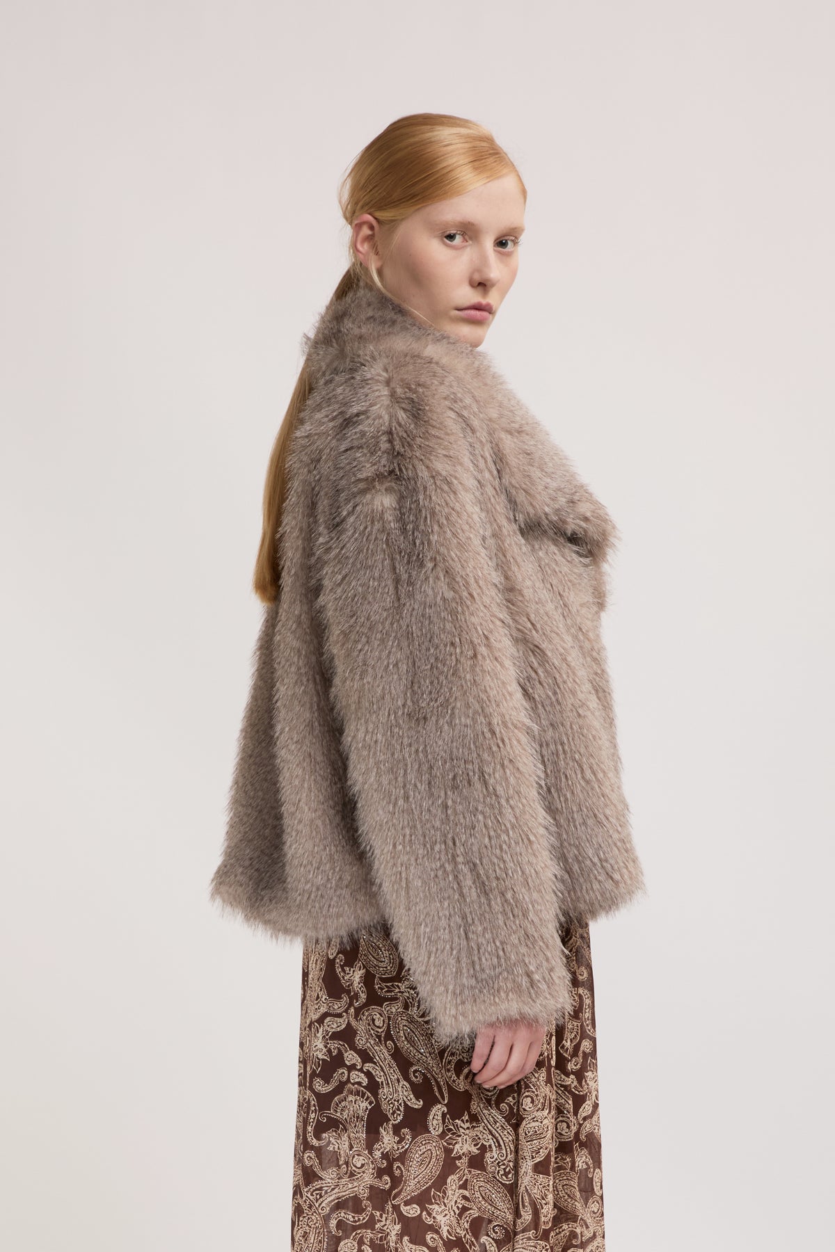 Eleh Faux Fur Jacket in Grey 260123