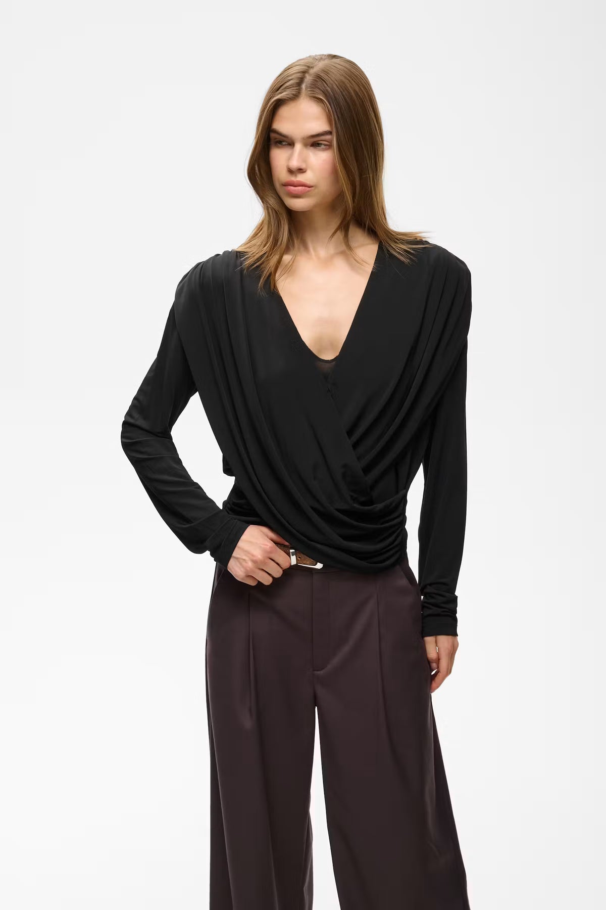 Gestuz Josefi Top In Slate Black
