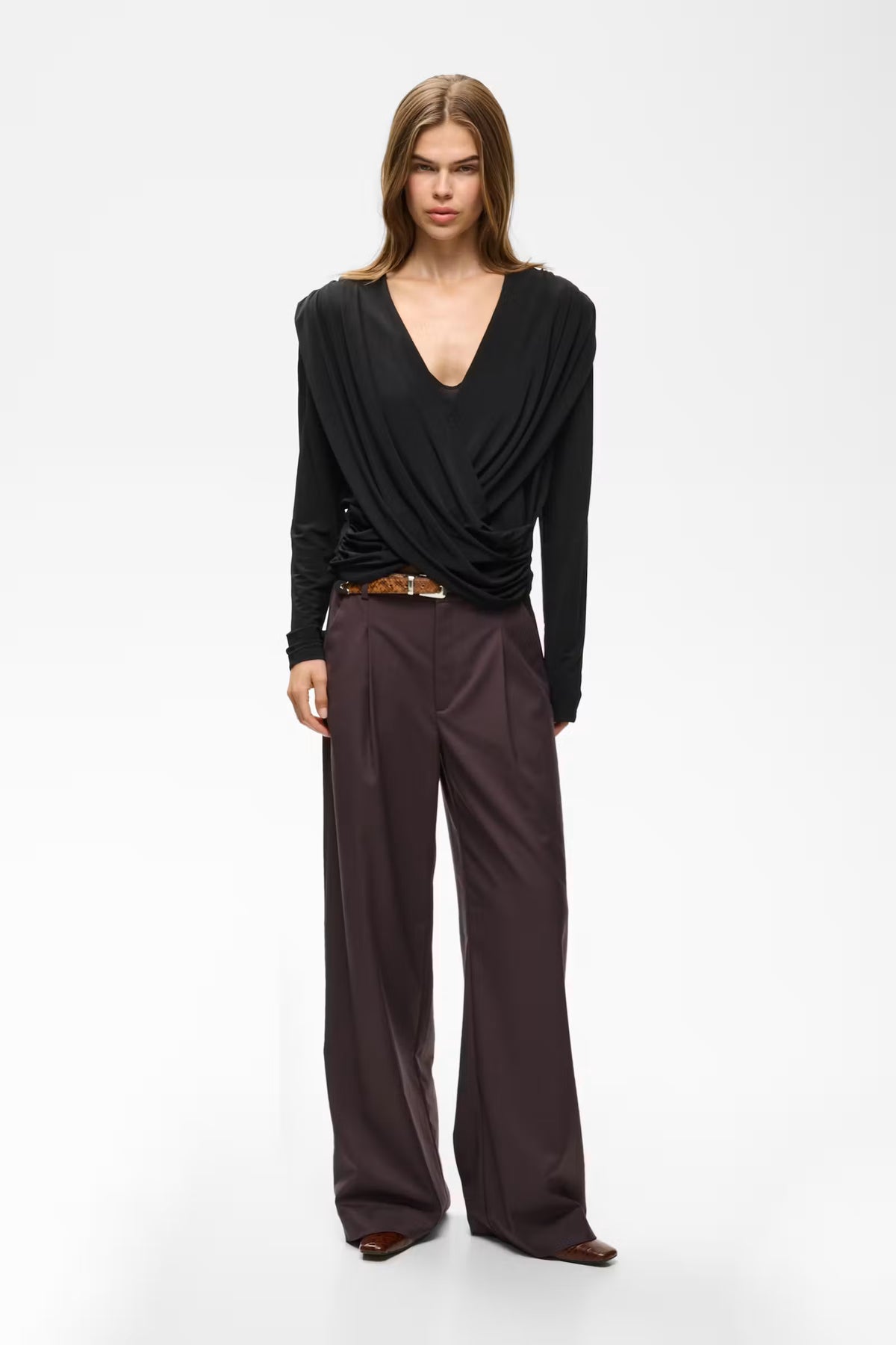 Gestuz Josefi Top In Slate Black