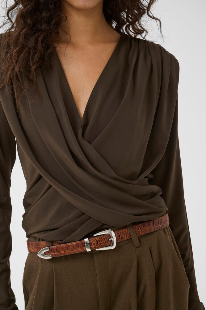 Gestuz Josefi Top In Slate Black