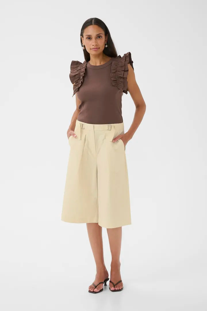 Karen By Simonsen Falka Long Shorts in Cream