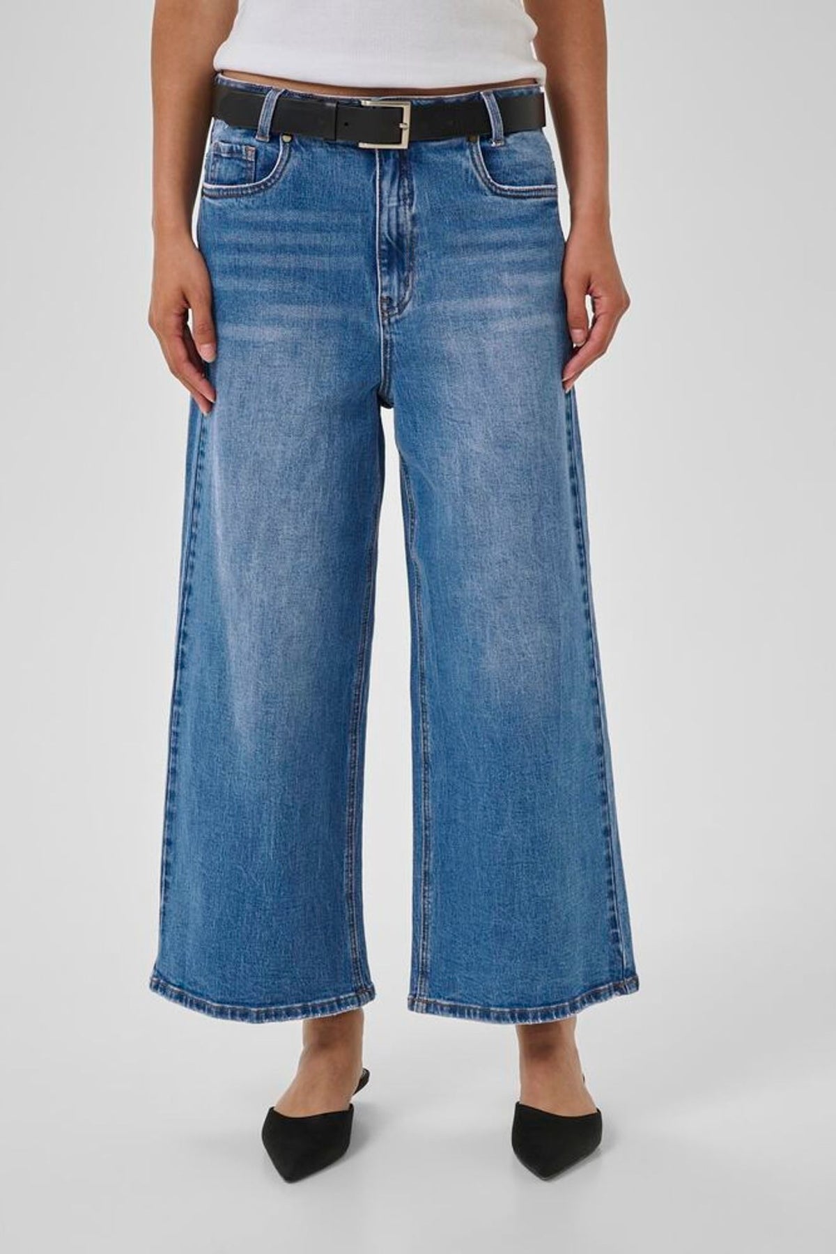 My Essential Wardrobe Alma Alma X-wide Jean in Medium Blue