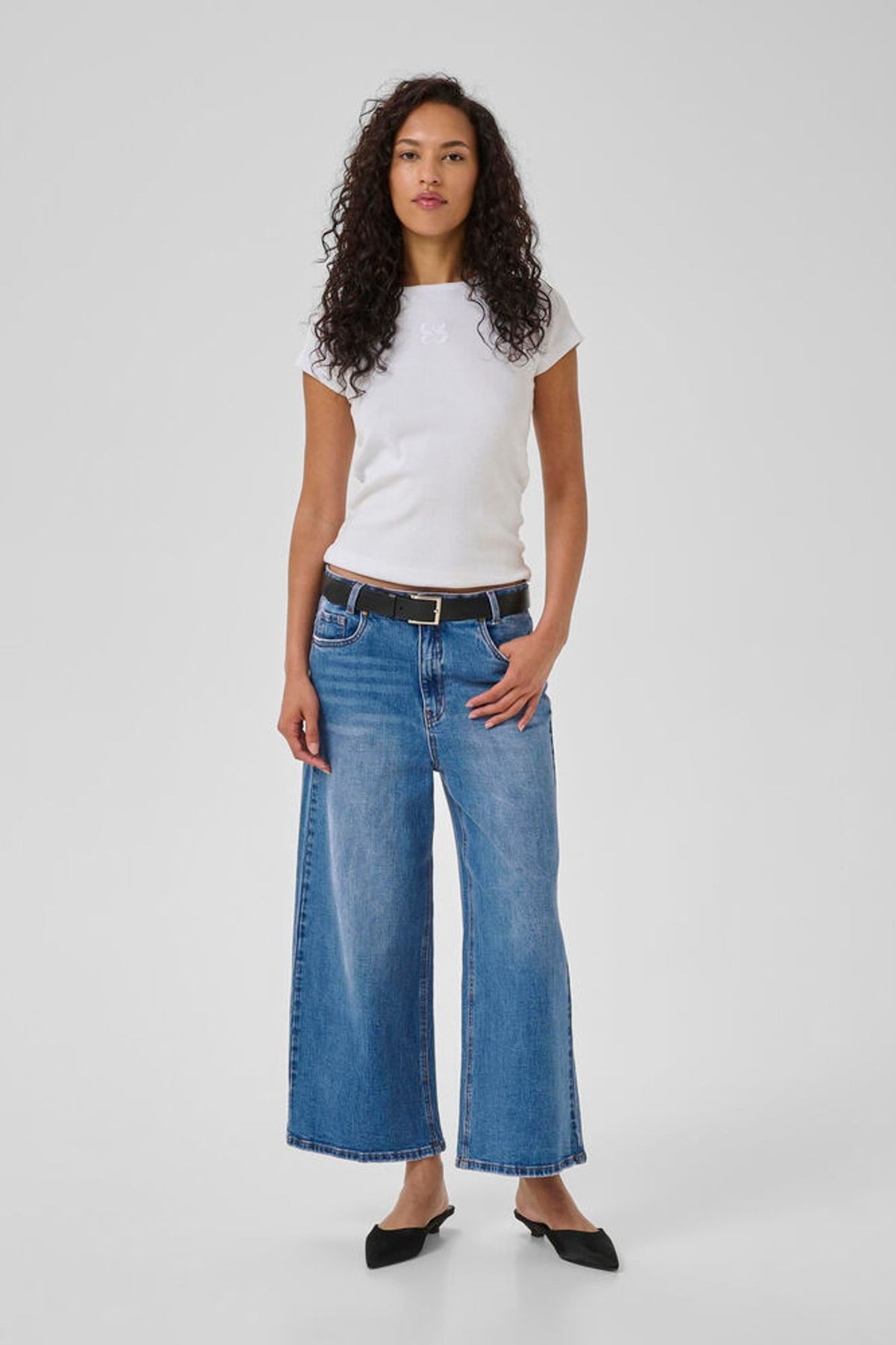 My Essential Wardrobe Alma Alma X-wide Jean in Medium Blue
