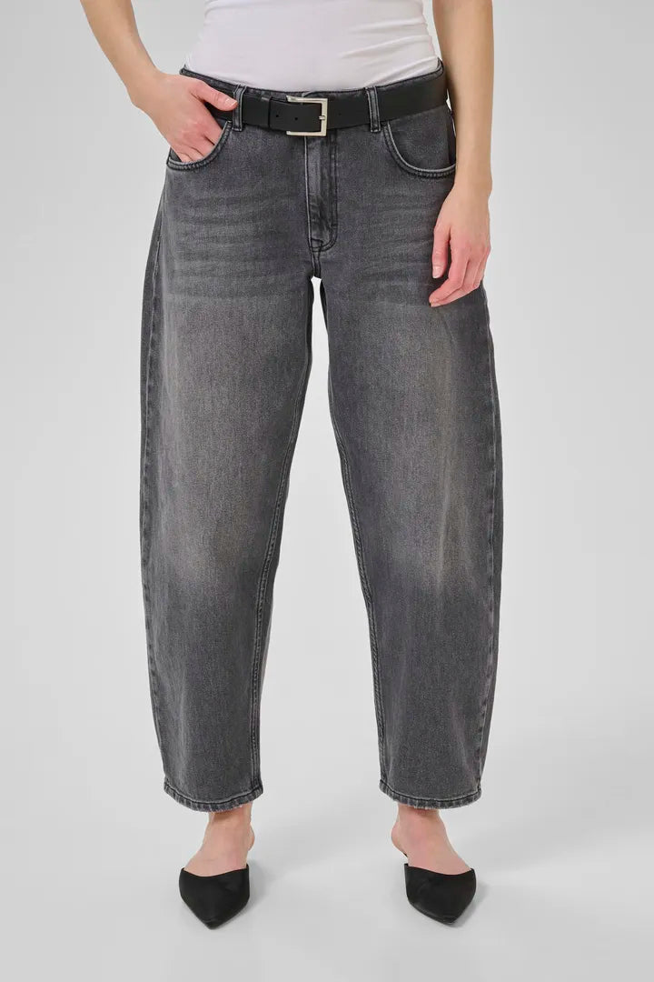 My Essential Wardrobe Balloo Barrel Jean in Dark Grey