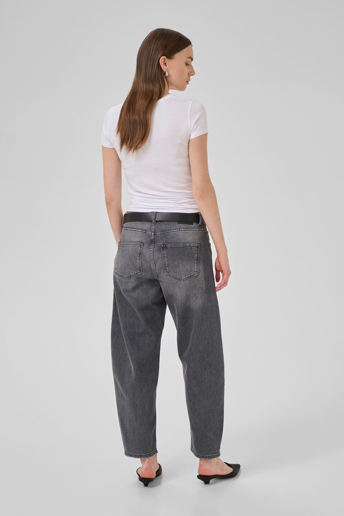 My Essential Wardrobe Barrel Ball 139 Jeans In Dark Grey Retro Wash