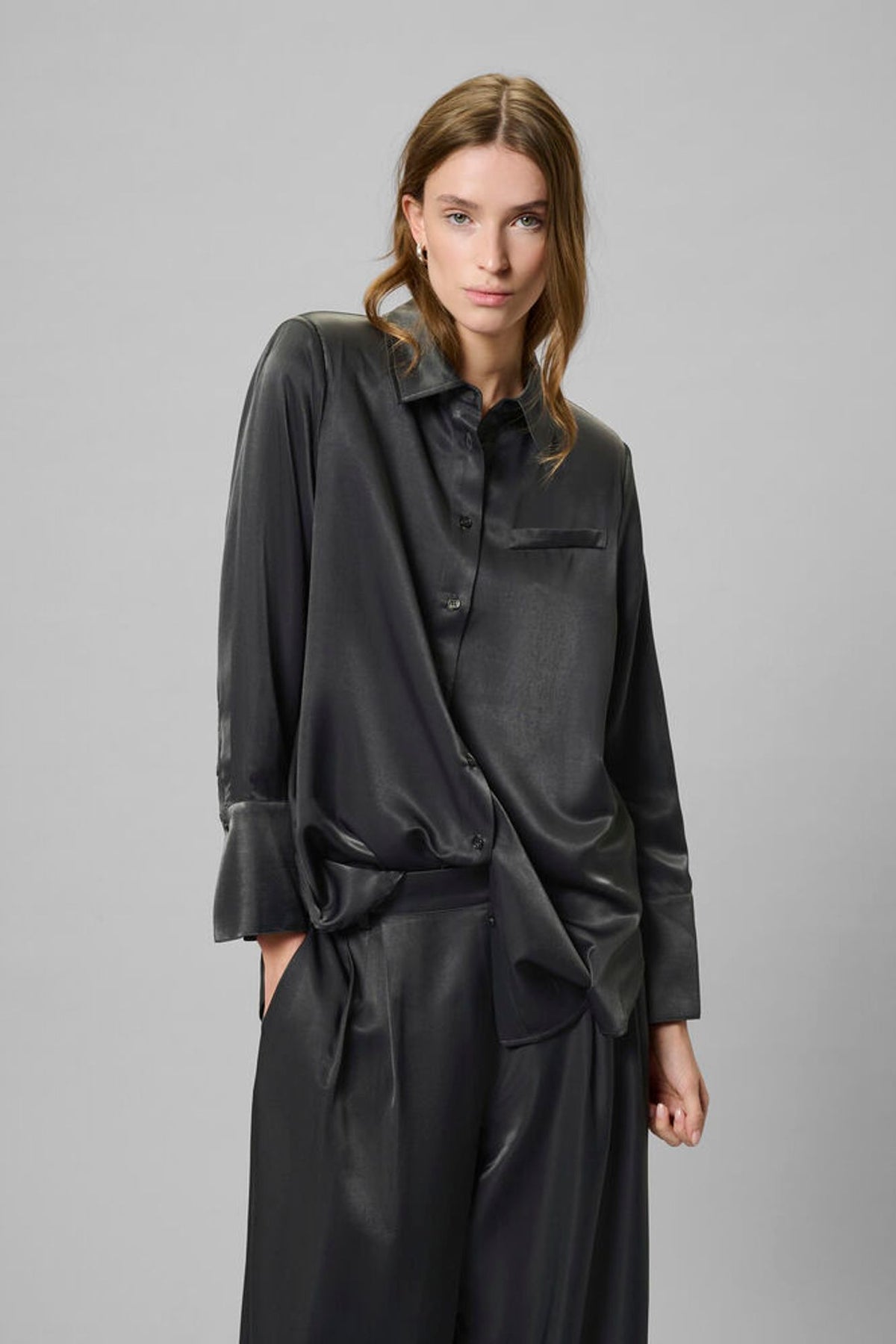 My Essential Wardrobe Estelle Shirt In Asphalt