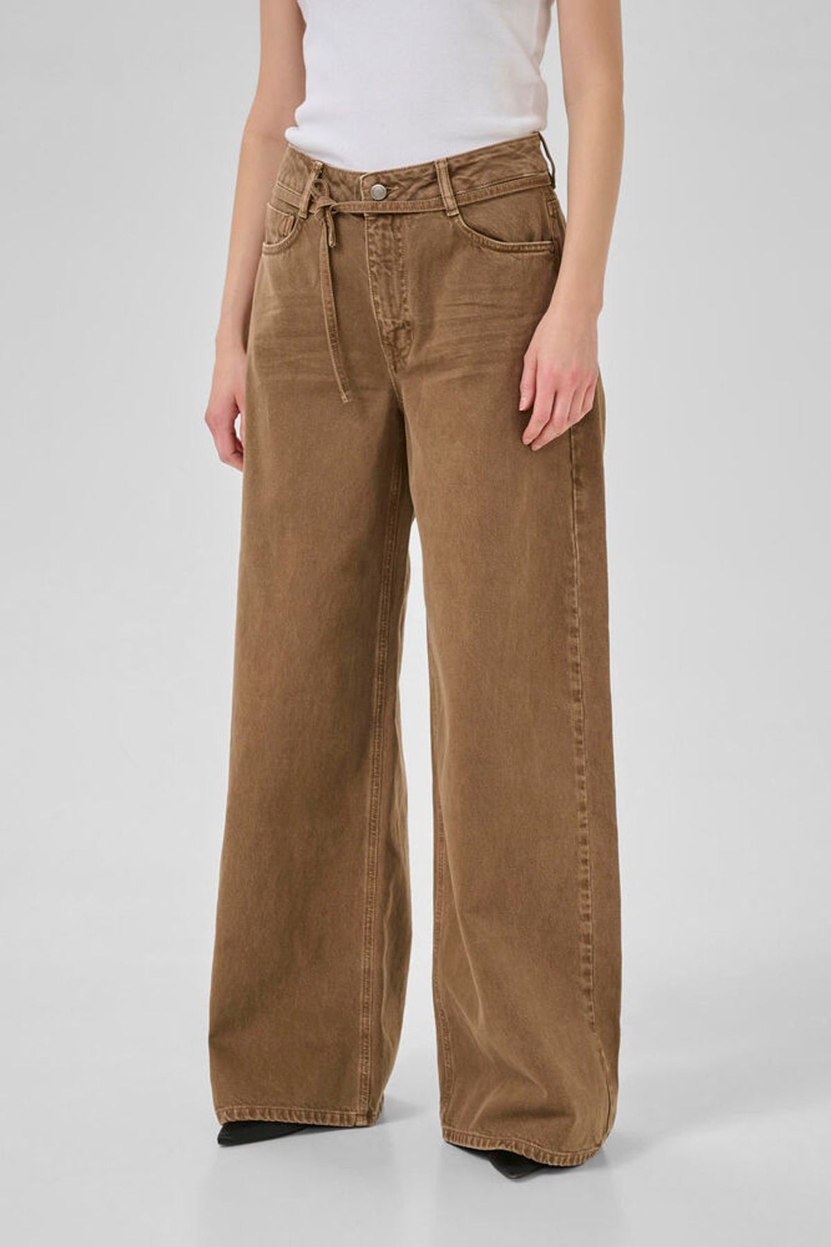 My Essential Wardrobe Karo X-Wide Jeans in Tobacco Brown