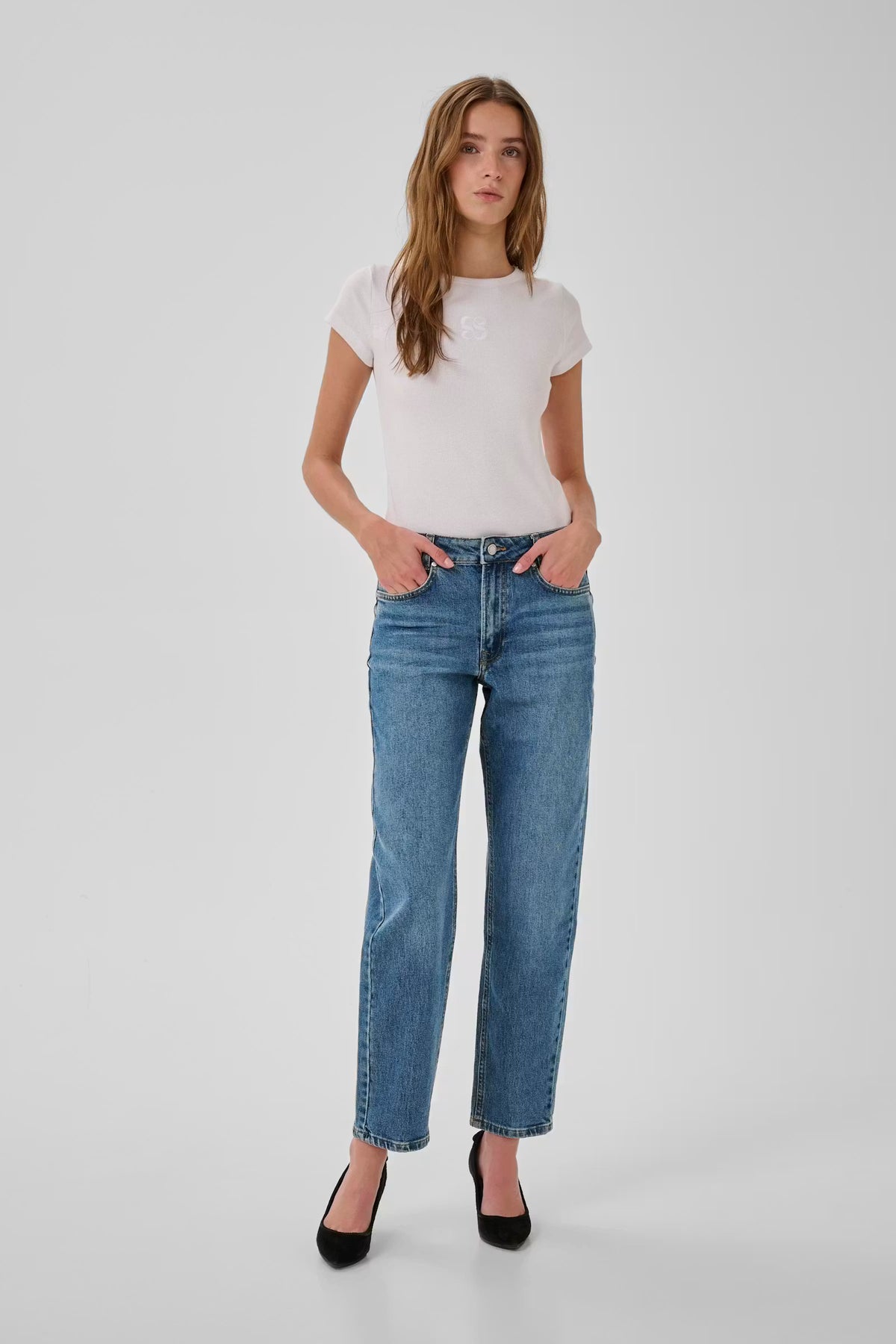 My Essential Wardrobe Jeans Tapered 04 The Mommy 139 in Medium Blue
