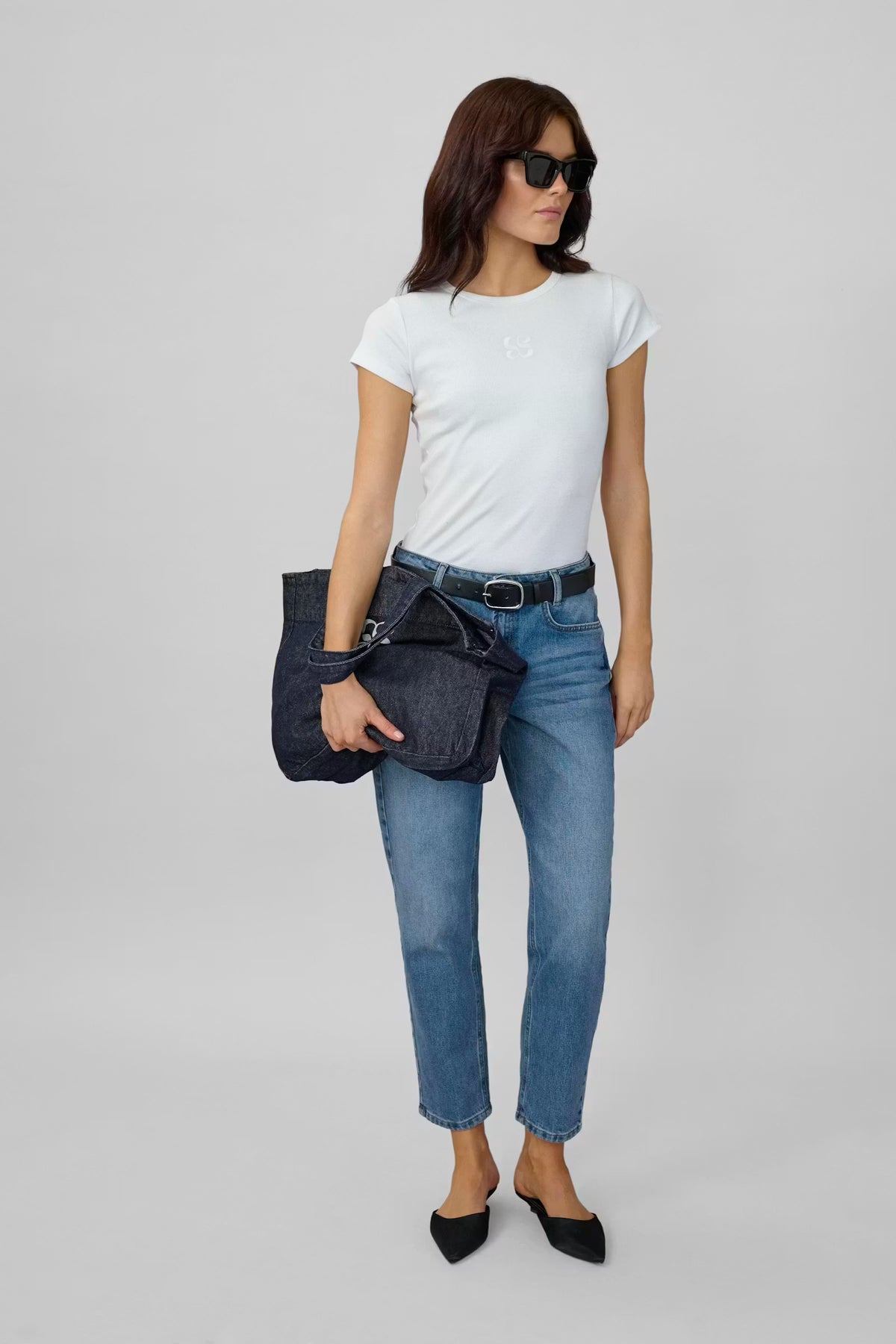 My Essential Wardrobe Jeans Tapered 04 The Mommy 139 in Medium Blue