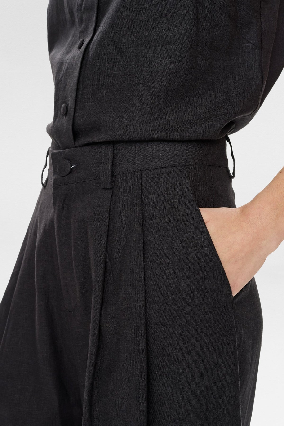 Numph Nualani Shorts In Caviar