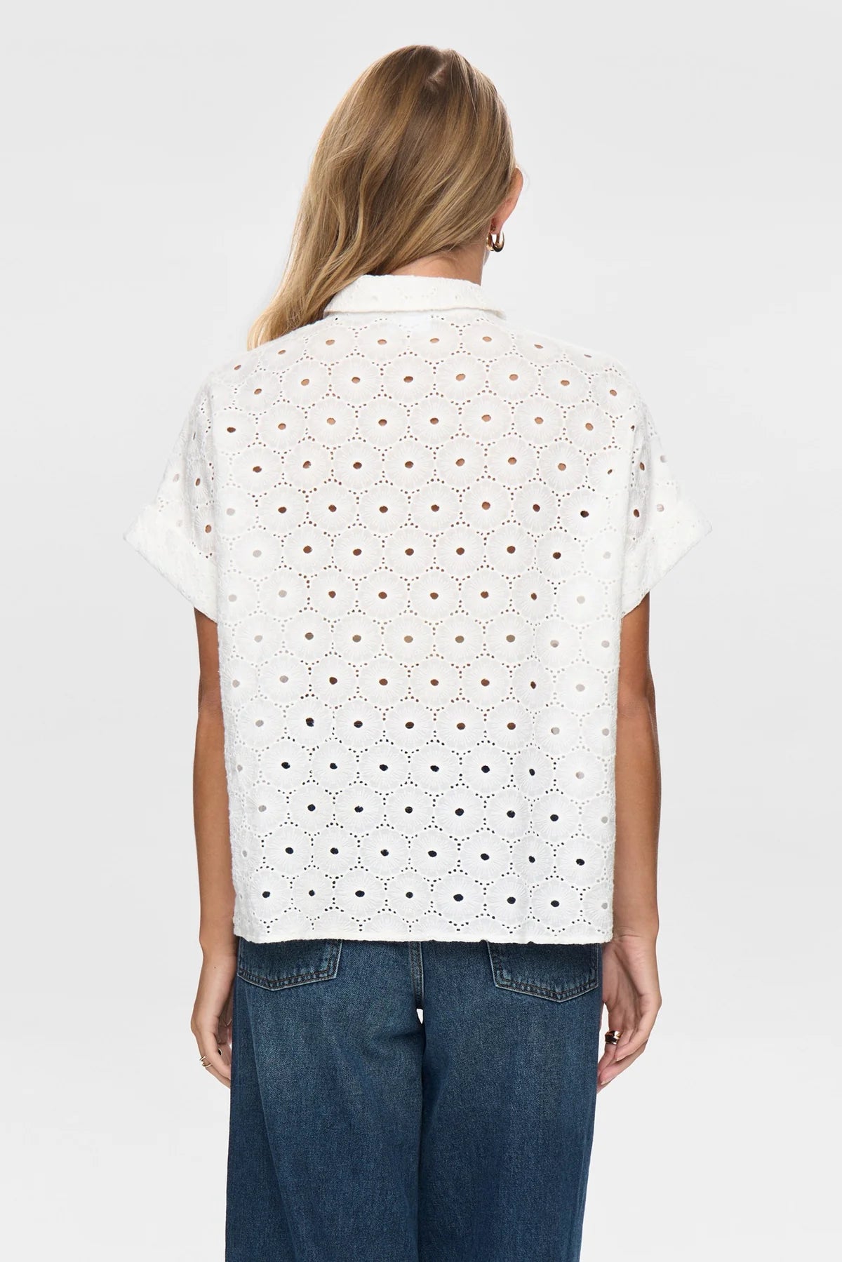Numph Nupalma Sleeveless Shirt In Bright White