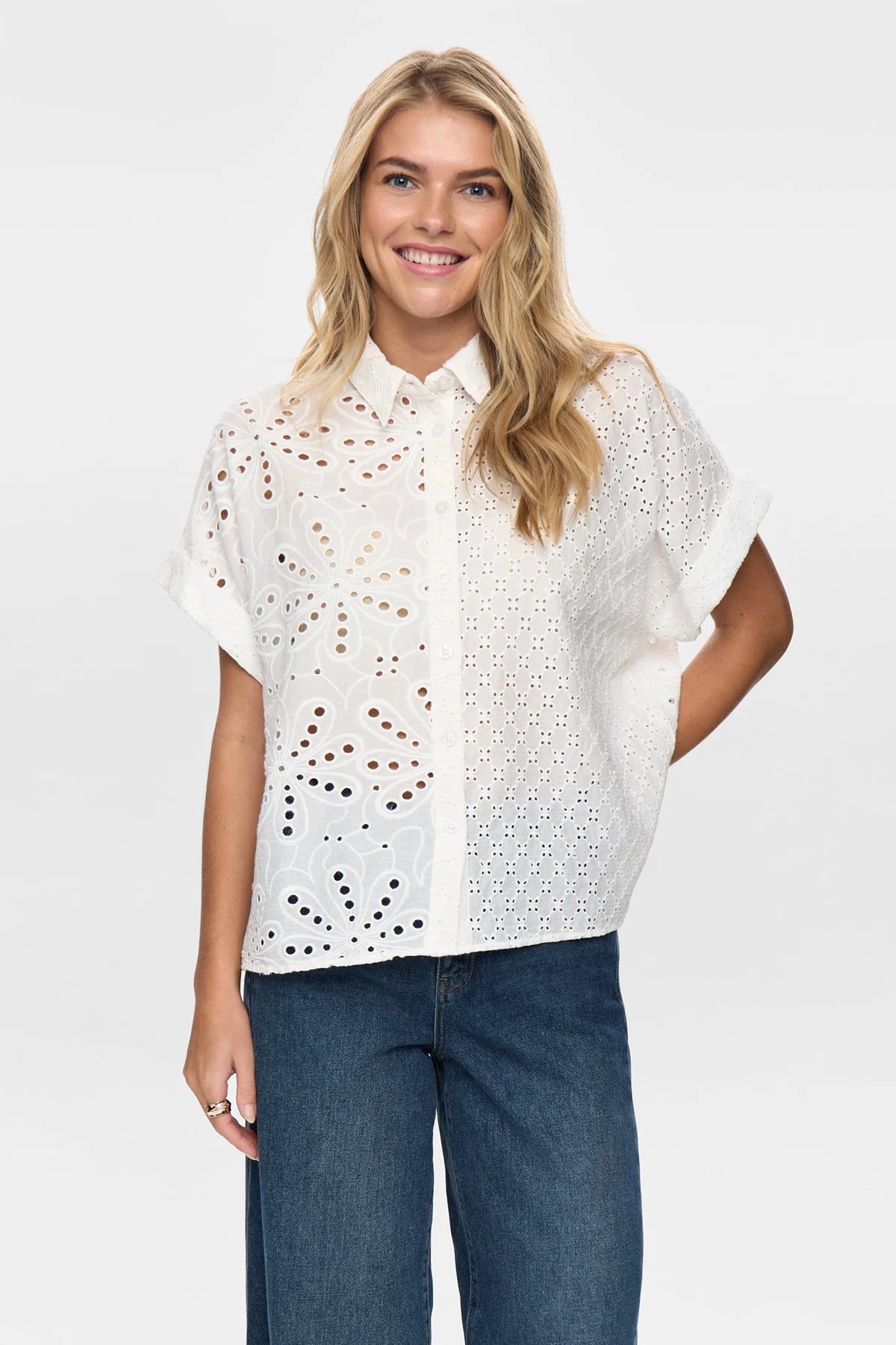 Numph Nupalma Sleeveless Shirt In Bright White