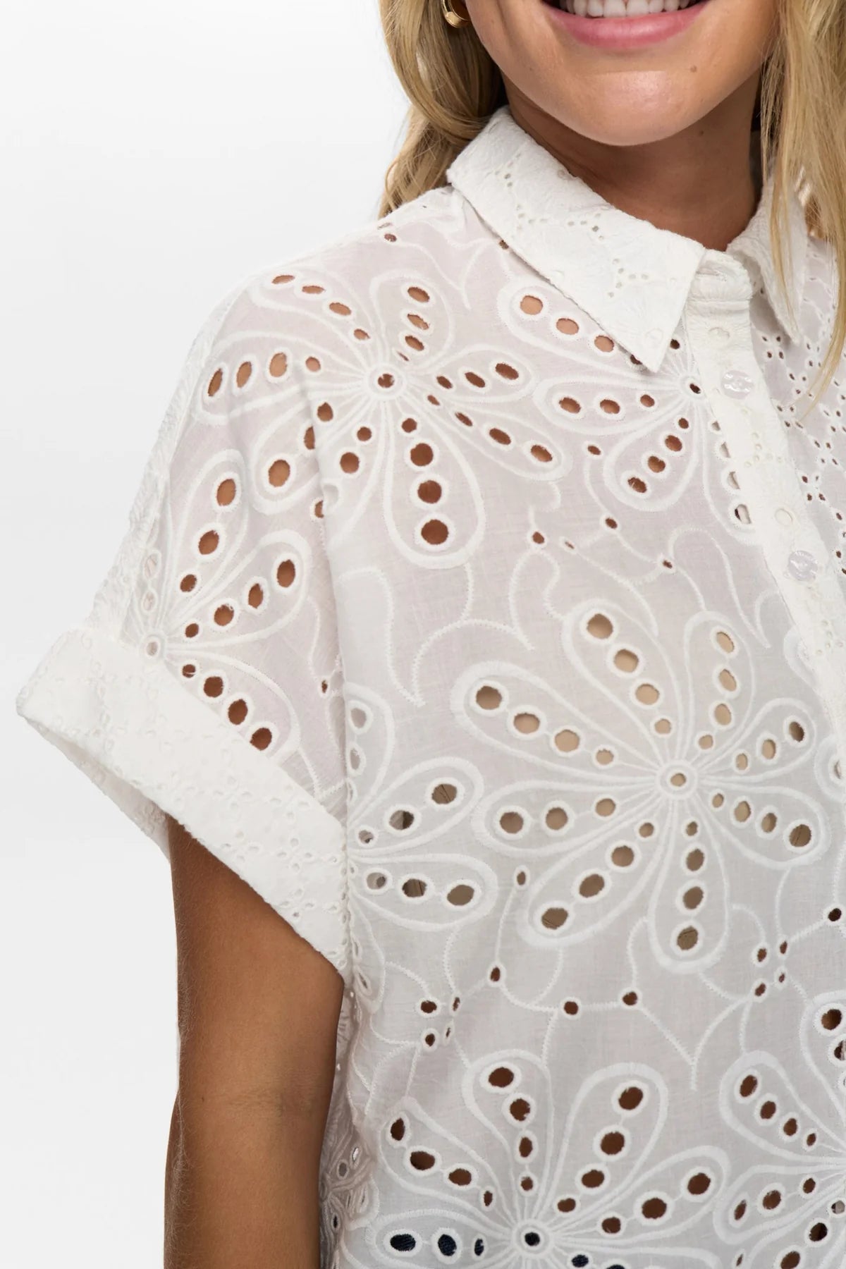 Numph Nupalma Sleeveless Shirt In Bright White