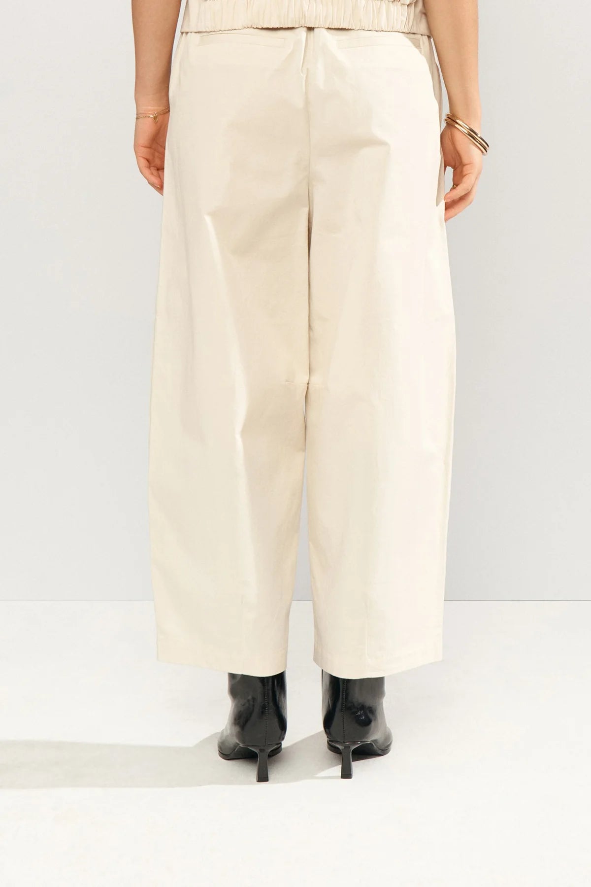 Numph Nusunna Cropped Pants In Whitecap Gray