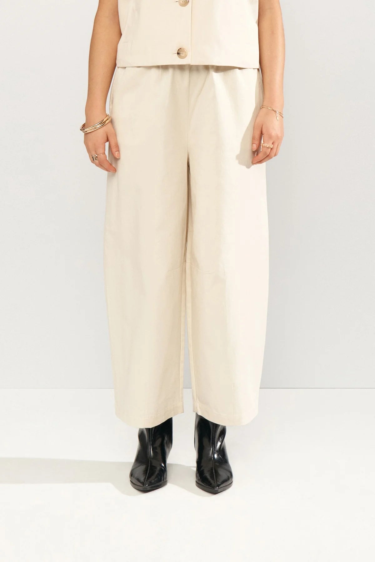 Numph Nusunna Cropped Pants In Whitecap Gray