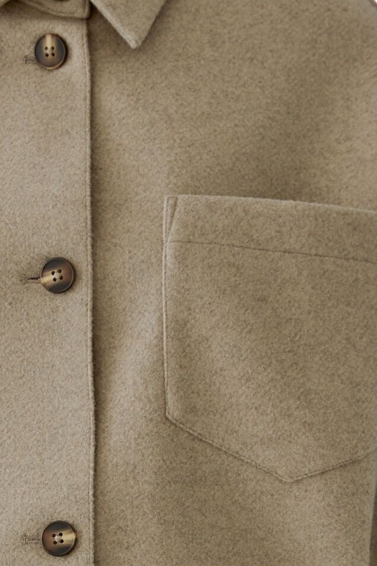 Oui Short Shacked in Taupe 100246
