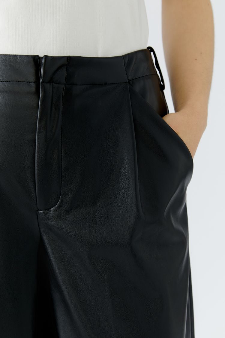 Oui Faux Leather Pant in Black 94127