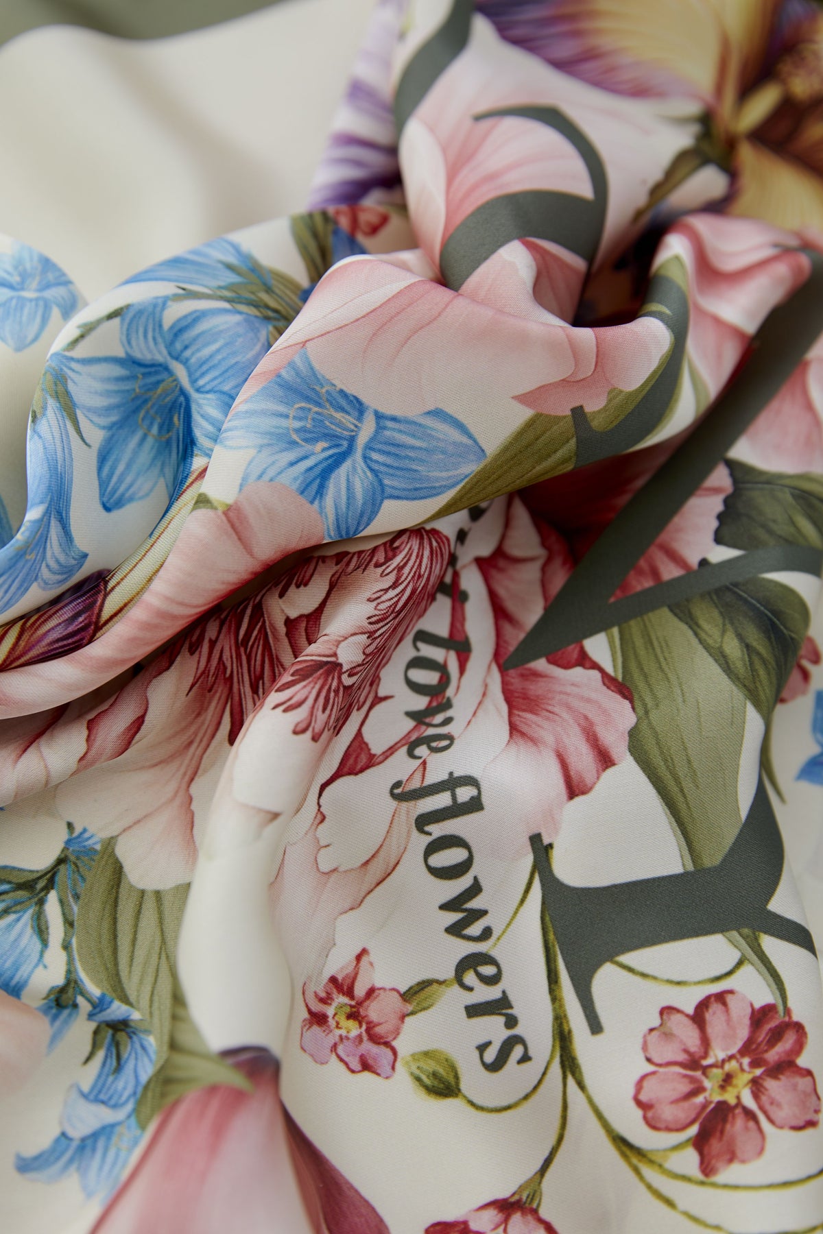 Oui Flowers Neck Scarf