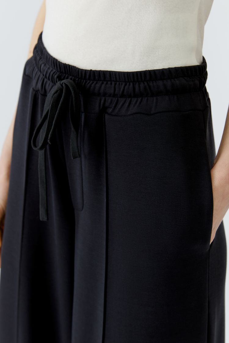 Oui Wide Casual Trouser in Black 98665