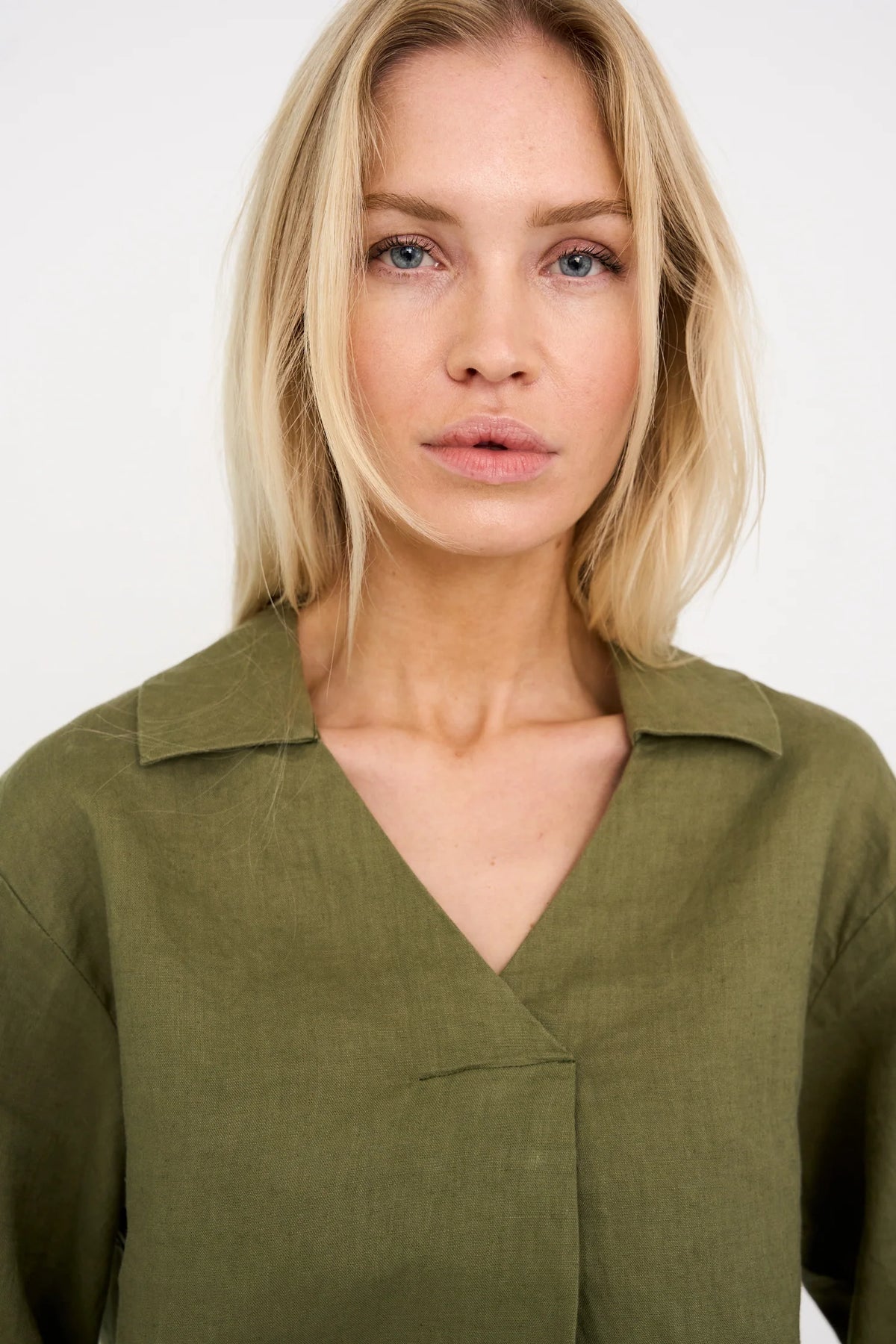 Pieszak Lina Linen V-neck Blouse I Faded Green