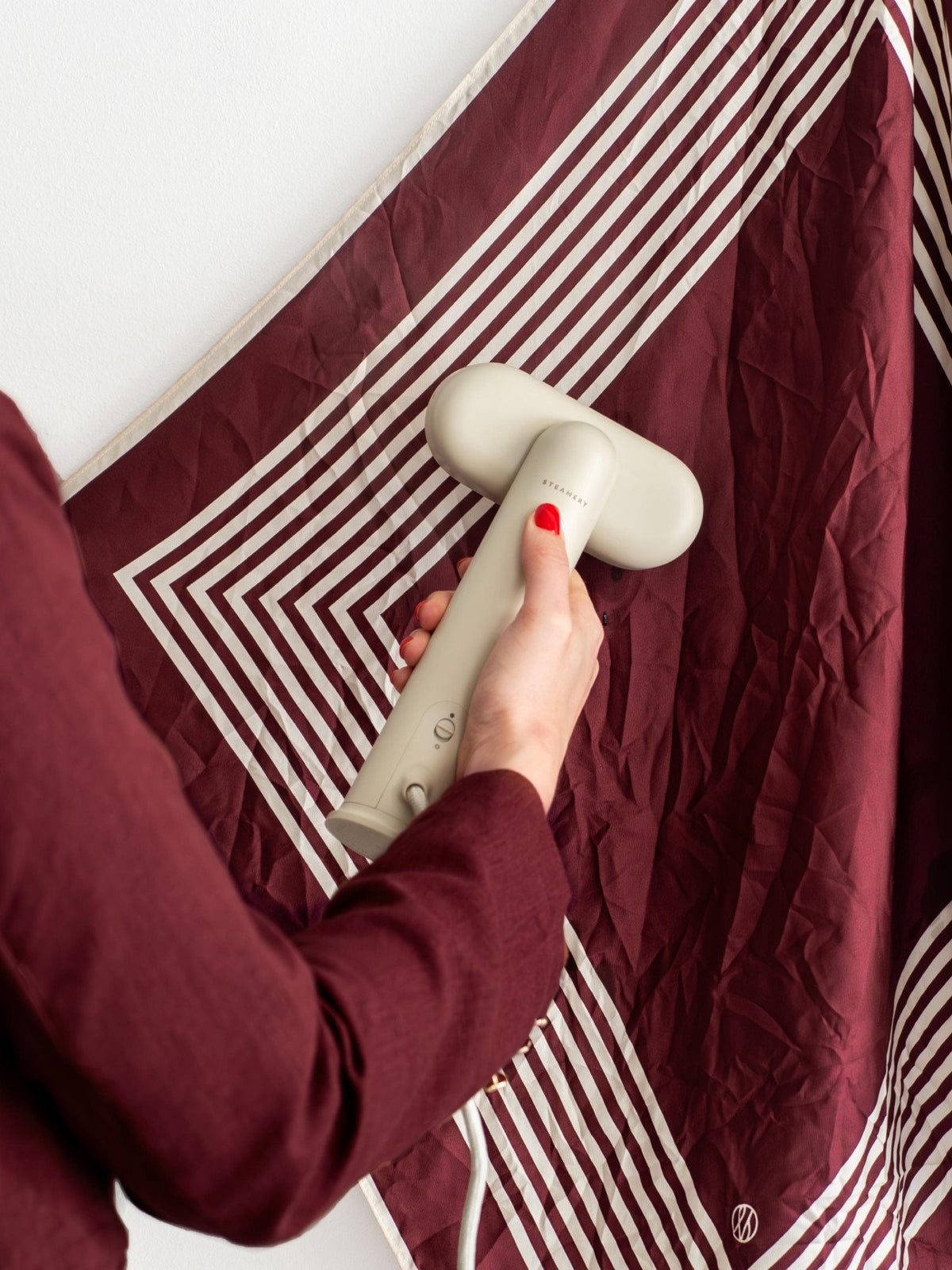 Steamery Cirrus Lite Travel Steamer In Sand