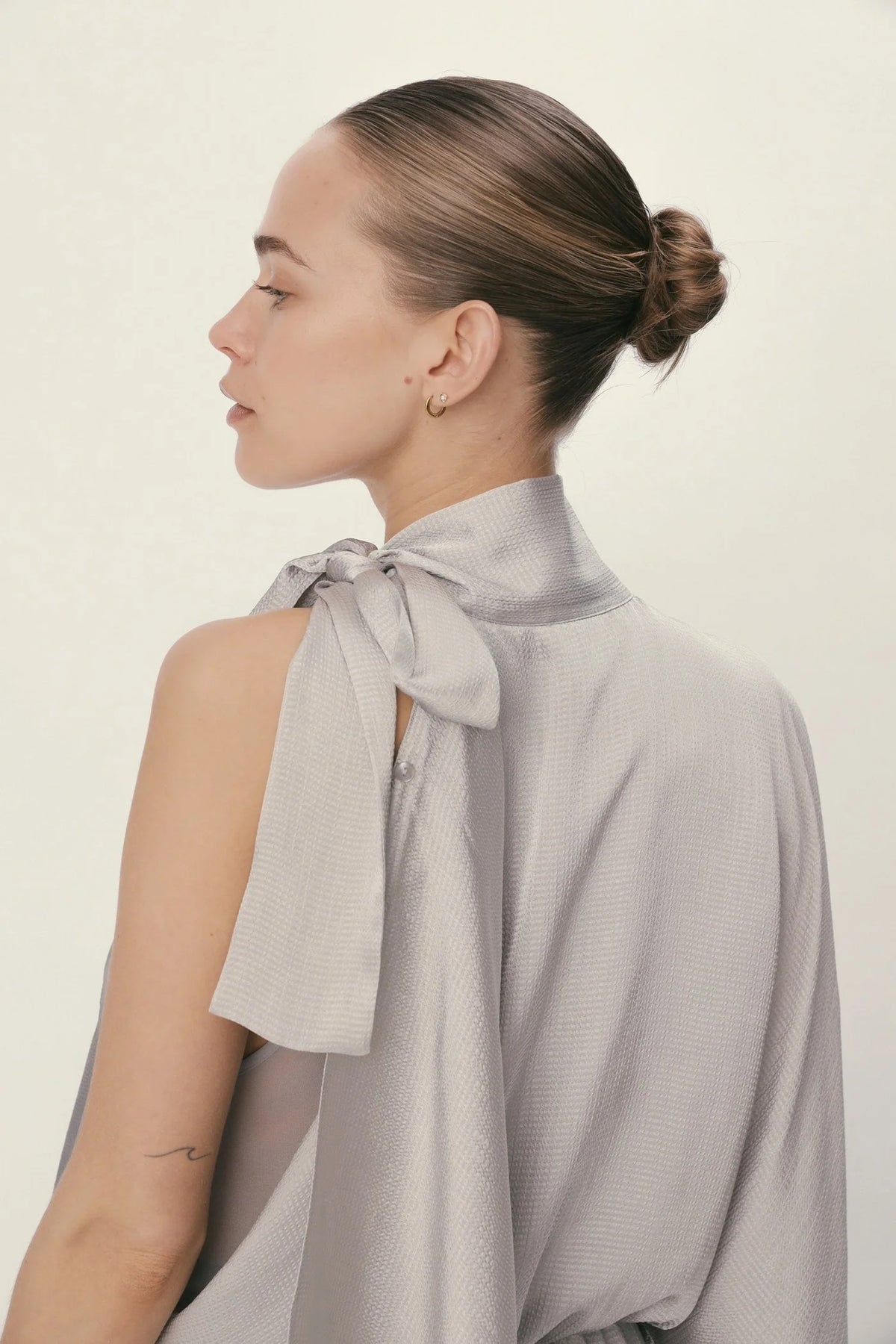 Stella Nova Butterfly Sleeved Dress in Pearl Grey