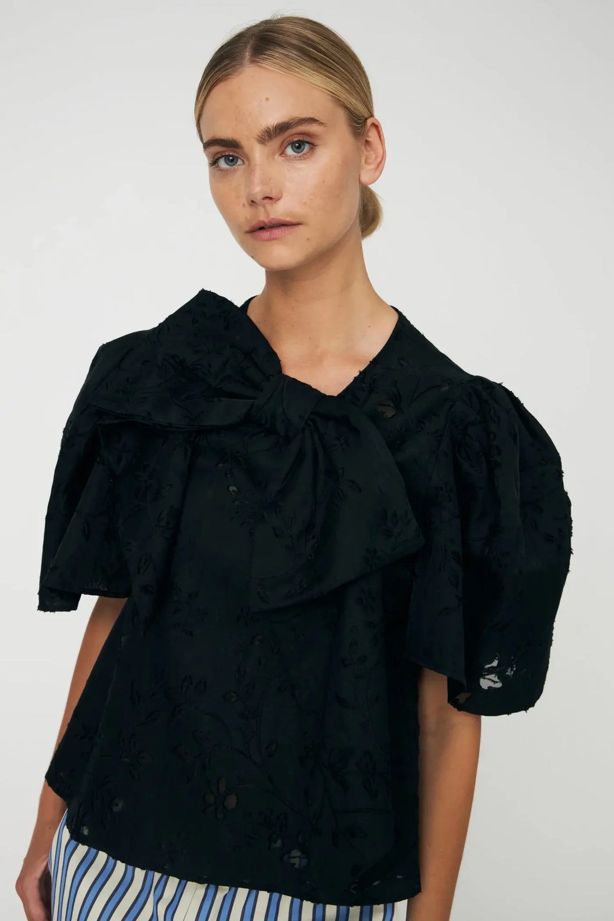 Stella Nova Festive Blouse With Bow In Black