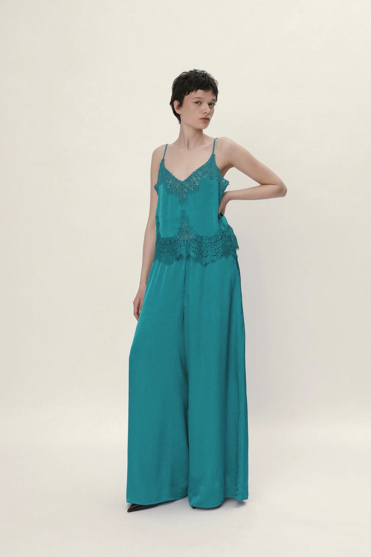 Stella Nova Underlayer Lace top in Emerald