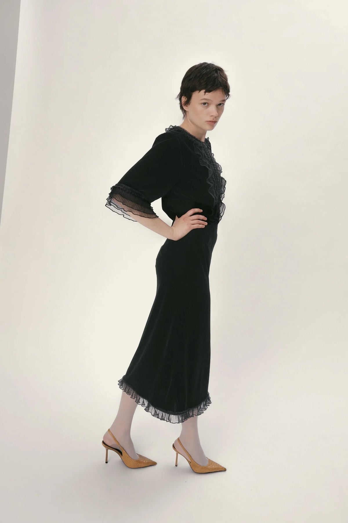 Stella Nova Velvet Midi Dress Black