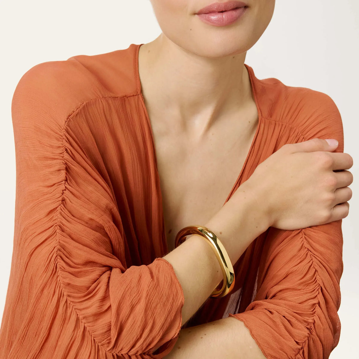 Vanessa Baroni Soft Edge Bangle in Gold
